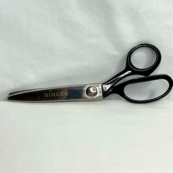 Vintage Singer Sewing Pinking Shears. 1577. Black Handles 7.5"long - Picture 1 of 10